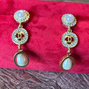 Chic Gold and Pearl Dangle Earrings